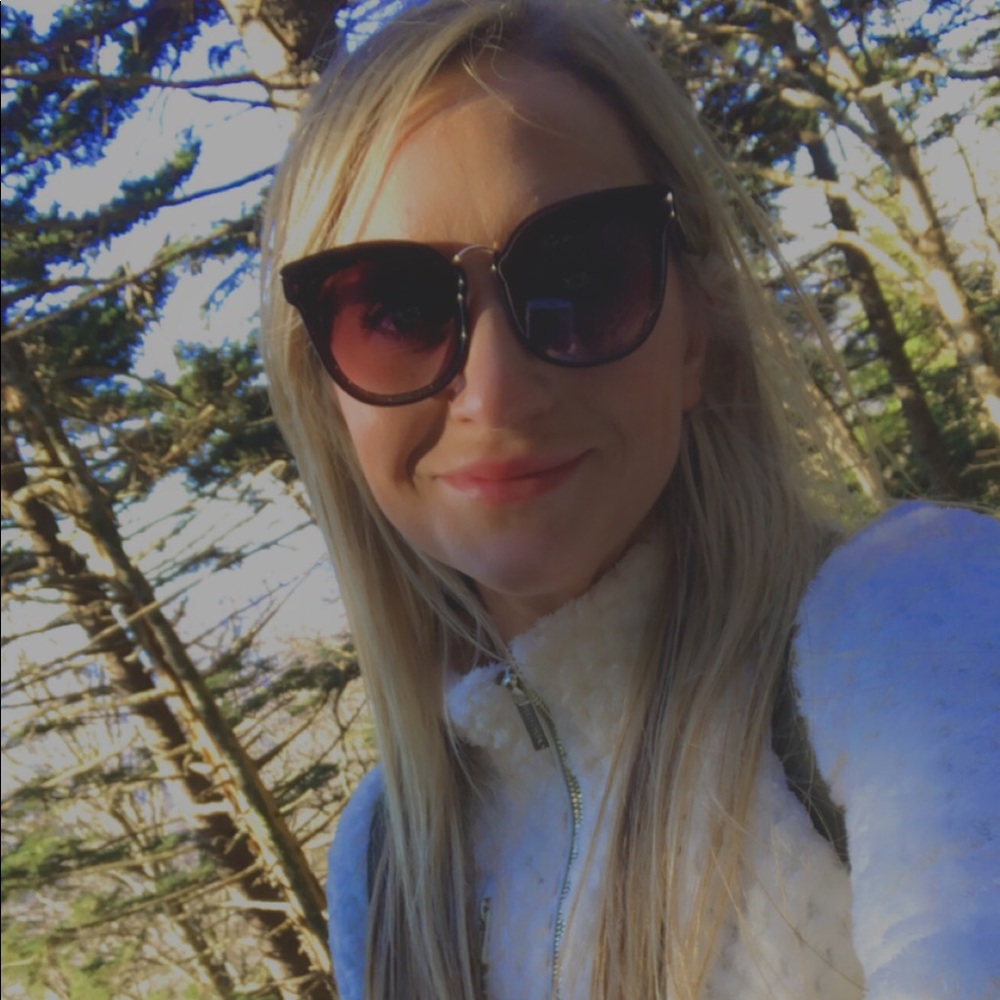 Meet your Posher, Laura